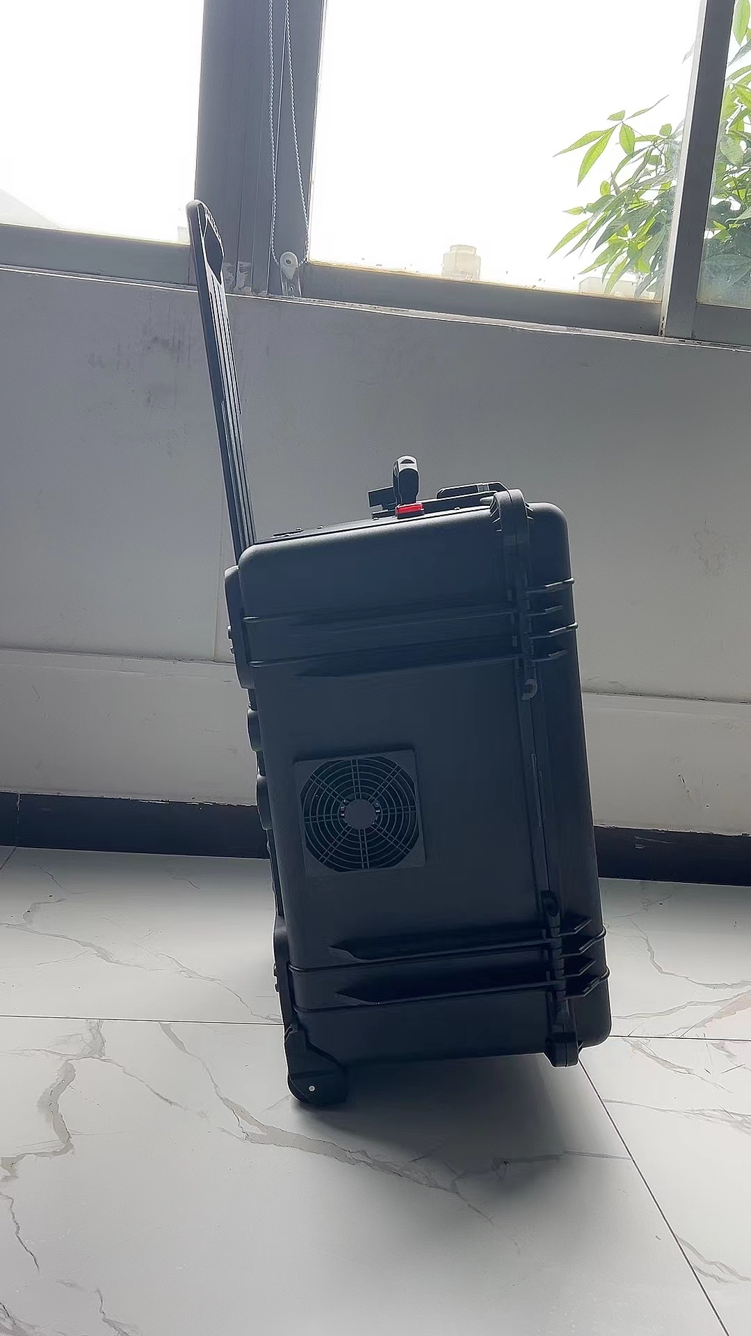 新吴手拉箱型移动通信干扰器